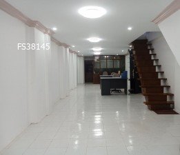 ကုန်သည်လမ်းနှင့်မဟာဗန္ဓုလလမ်းမကြား  လုပ်ငန်းလုပ်ကိုင်ရန်သင့်တော် ပြင်ဆင်ပြီးအရောင်း in ကျောက်တံတား, ရန်ကုန်