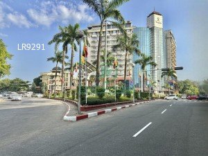 ၈ မိုင်လမ်းဆုံအနီး ကမ္ဘာအေးဘုရားလမ်းမပေါ်လုံးချင်းအိမ်အငှား in မရမ်းကုန်း, ရန်ကုန်