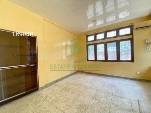 လူနေရုံးခန်းဖွင့်ရန်အတွက်_အထူးသင့်လျော်သော   အင်းယားလမ်းအနီး လုံးချင်းအိမ်အဌား in ကမာရွတ်, ရန်ကုန်